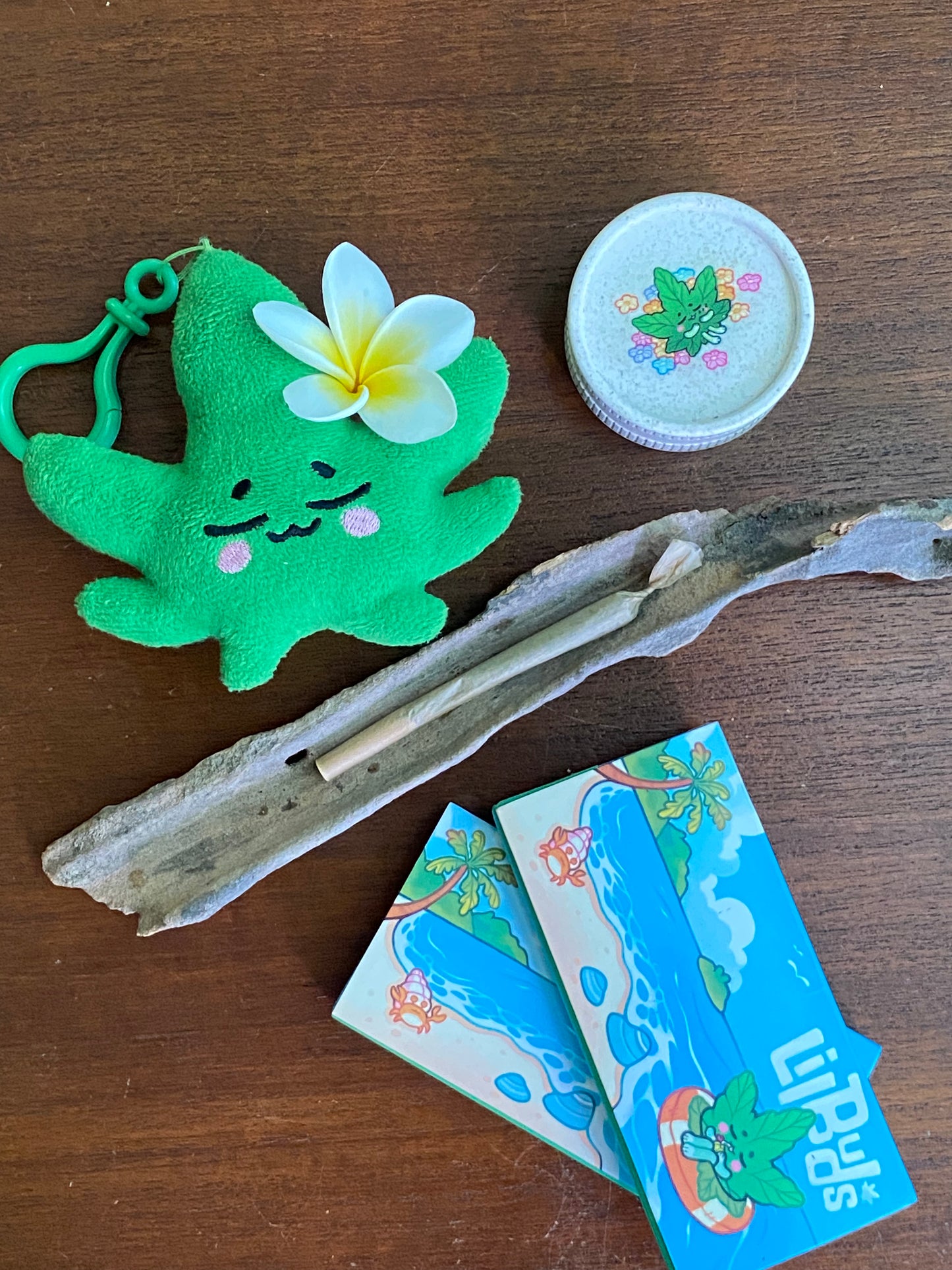 Lil Buds Plushie Keychain - Cute Leaf Design - Collectible Bag Accessory